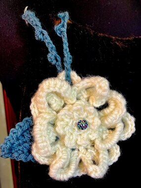 Creamy White & Denim Blue LOOPY FLOWER BROOCH/BAG CHARM/KEYCHAIN Handmade~NEW